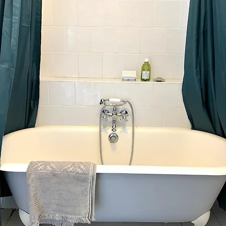 Poulbot Apartment *
